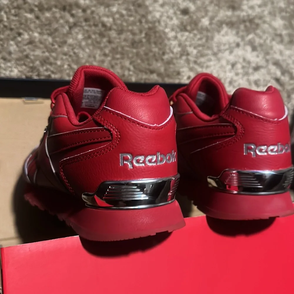 Red Reebok classic - Picture 4 of 9